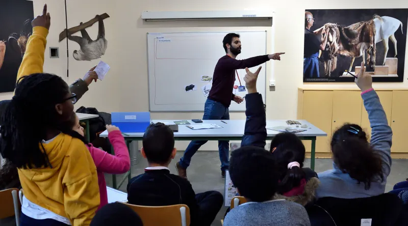 Animation pédagogique dans une classe à Paris